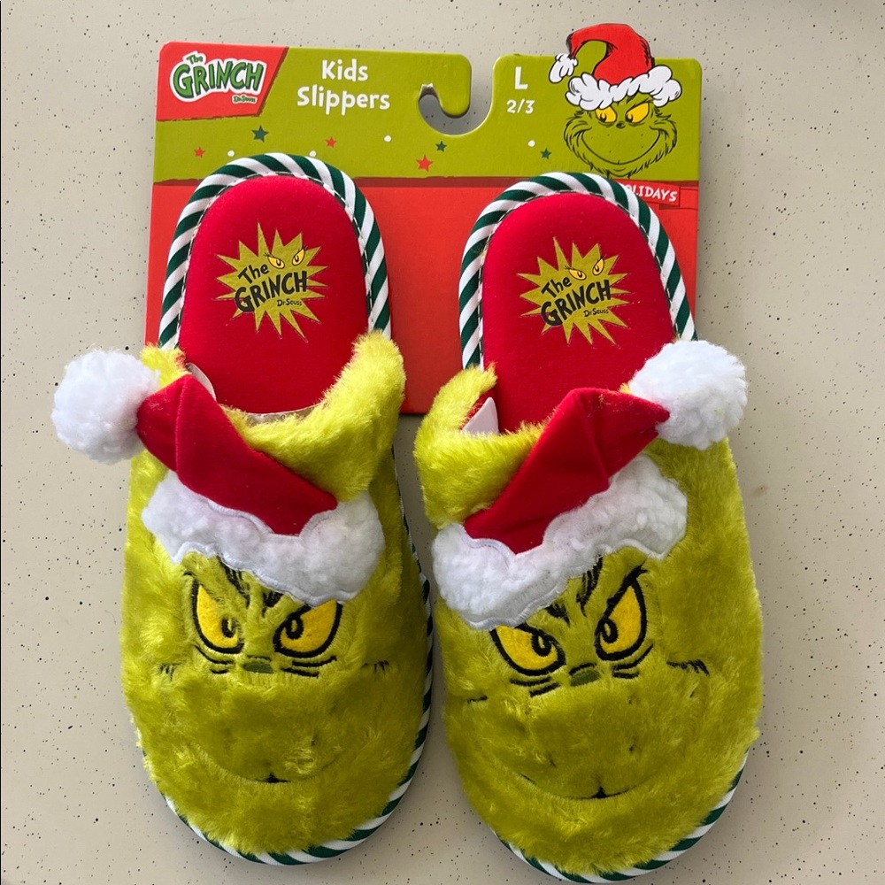 NEW The Grinch Kids Slippers with Santa Hat! Size 2/3